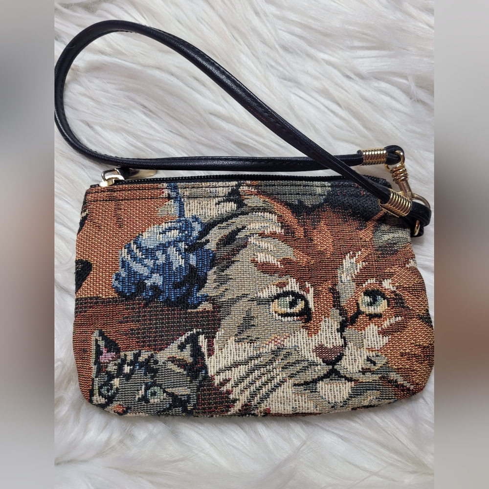 Tapery cat wristlet